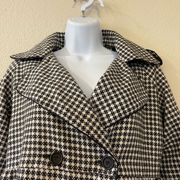 Folded & Hung Black and White 3/4 Sleeve Crop Jacket Size Small - Picture 3 of 9